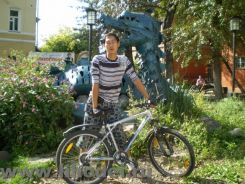 Иногда Лиходеи любят погонять по городу Иркутску на велосипедах