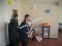 Саксофонист Сергей играет так, что за душу берет